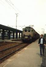 Lok 600-3 (Baujahr 1928) ist im April 1981 noch im regelmssigen Einsatz anzutreffen. Hier durchfhrt sie mit einem Gterzug den Bahnhof Milano-Bovisa Nord.