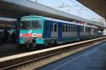 ALe 582 023 mit Le 562 005 voraus fhrt am 11.05.09 in den Bahnhof Pescara Centrale ein.