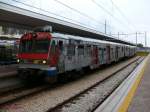 Der SEPSA ET406 ist hier ber die Circumflegrea-Strecke aus Napoli in den Endbahnhof Torregaveta gefahren.