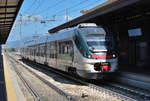 ETR 425 der LFI trifft im Bahnhof Arezzo ein (Casentino-Strecke Stia-Arezzo); Juni 2018.