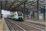 Ein neuer Zug in Parma: Der Trenord ATR 803 006 (UIC 95 83 4803 006-4 I-TN) wartet als Regionalzug 10804 auf die Abfahrt nach Piadena.