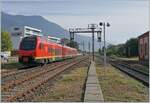 Der bimodulare FS Trenitalia BUM BTR 813 003 verlässt als Regionale 2722 den Bahnhof von  Aosta mit dem Ziel Torino Porta Nuova.