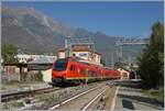 Der BUM BTR 813 001 verlässt als RV VdA 2729 von Torino nach Aosta den Bahnhof von Chatillon Saint Vincent.