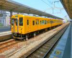 Serie 105 (3-türig): Heute sind die Züge Serie 105 im Raum Hiroshima in leuchtendem Gelb gestrichen.
