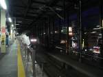 Serie E3: Der letzte Shinkansenzug des Tages aus Akita mit Frontwagen E311-3 ist in Morioka eingetroffen und tastet sich - nach einem vollen Sicherheitsstopp - an den wartenden Zug aus dem Norden