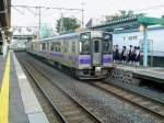 Serie 701 des Bezirks Morioka: Einfahrt des Zuges 701-1005 in Misawa, 8.Juli 2010.