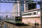 Serie 205, Yamanote-Linie (Tokyo Ringbahn): Bis 2005 war die Serie 205 (mit hellgrünem Band) auch auf der Ringbahn eingesetzt; jetzt fahren dort neuere Züge.