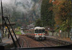 JR Tôkai, KIHA 25: Bei der Einfahrt ins Bergdorf Yakeishi begegnet Zug KIHA 25-4, vom Hida-Pass herkommend.