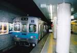 Eidan (U-Bahn Tokio) Serie 5000 Tôzai Linie, am bahnhof Nihombashi, 2000er jahre.