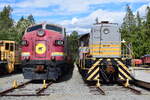 Blick auf die ACR 1404 Algoma Central Railway EMD FP7 auf der linken Seite und CANADIAN PACIFIC 6503 S3 SWITCHER auf der rechten Seite.