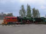 Diesellok TЗЛ60-1206 und Dampflok T3-036 auf Eisenbahnmuseum Riga am 2-5-2010.