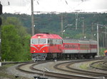 TEP70M 0249 fährt am 16.05.2016 um 10:45 Uhr mit einem Schnellzug aus Vilnius nach Klaipeda in Kaisiadorys ein.