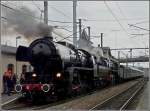 Der Sonderzug anlsslich des Festes 150 Jahre Eisenbahn in Luxemburg mit den beiden Dampfrssern CFL 5519 und SNCB 29.103 steht abfahrbereit am 04.10.09 im Bahnhof von Bettembourg.