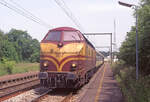 CFL 1817 mit Zug 5934 (Luxembourg - Arlon) (BE) beim Zwischenhalt am Bahnsteig in Capellen am 05.06.1998.