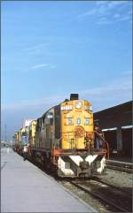 Fr den Nachtschnellzug nach Mexicali wurden in Guadalajara vier Alco Dieslloks dem stattlichen Zug vorgespannt.