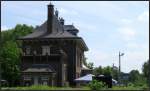 Das Bahnhofsgebäude von Schin op Geul in Südlimburg/NL war am 25.Juni 2015 ein willkommendes Motiv.Hier befindet sich ein nettes Restaurant.