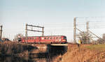 NS 33 auf der alten Brücke des Apeldoorns Kanaal als Zug 17845 (Apeldoorn - Zutphen).