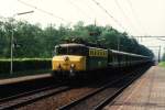 1103 mit Eilzug Roosendaal-Zwolle auf Bahnhof Wijhe am 19-5-1993.