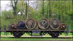 Ein Güterwagen älterer Bauart, beladen mit Radsätzen, stand am 17.April 2016 bei der Museumsbahn der ZLSM in Simpelveld (NL) als Motiv zur Auswahl.
