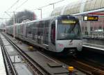 Neue Metro SG 3 5607 auf der Linie A nach Schiedam-Centrum in Bahnhof Alexander am 30.12.09