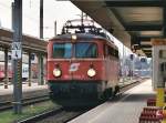 1042.005 bei der Durchfahrt durch den Bahnhof Attnang-Puchheim am 28.3.2004