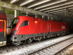 1116 056 schob als zweite Lok den doppelten RJX 169 nach Wien Hbf.