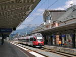4024 070 als S1 nach Kufstein steht in Wörgl Hbf.