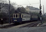Wien Wiener Lokalbahnen: WLB-Zug (Tw 33 (ex 233, Grazer Waggonfabrik/Elin/WLB 1928)) in Richtung Ring / Oper hält am Schedifkaplatz / an der Philadelphiabrücke am 2.
