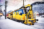 Der Plasser & Theurer Motorturmwagen HTW 100 E³ (A-PLA 99 81 9131 014-8) steht gemeinsam mit X 521 002-8 der ÖBB im Bahnhof Dellach im Drautal.