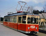 Ein Wagen der Lokalbahn Bürmoos-Trimmelkam wartet am 29.03.1986 im Bahnhof Bürmoos.