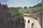 Personenzug mit zwei Loks 1099 im Aufstieg vom Tal auf die Hochflche zwischen Winterbach und Puchenstuben im Sommer 1987. Die Personenwagen haben noch die alte braune Lakierung.