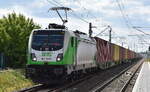 SETG - Salzburger Eisenbahn TransportLogistik GmbH, Salzburg [A] mit ihrer  487 001-0  [NVR-Nummer: 91 85 4487 001-0 CH-SRA] und einem Containerzug am 25.05.23 Durchfahrt Bahnhof Lutherstadt
