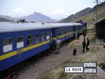 Zum Zeitpunkt der Aufnahme am 14.11.2003 war die von PeruRail betriebene Strecke Cusco - Puno die höchste regelmäßig im Personenverkehr bediente Bahnstrecke der Welt und hatte ihren