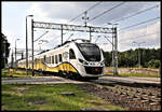 Nach kurzem Halt fährt hier am 7.9.2021 um 16.06 Uhr der moderne ET 45WE-022 nach Breslau in Zebrzydowa ab.