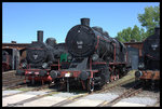 Eisenbahnmuseum Jaworzyna Slaska am 23.05.2016: Oki2 27 neben Dampflok Ty23-145.