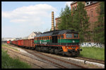 Nach Zugkreuzung mit dem Triebwagen aus Jaworzyna Slaska fährt M 62-1793 aam 23.05.2016 um 14.45 Uhr mit ihrem Güterzug aus dem Bahnhof Strzegom in Richtung Jaworzyna Slaska aus.