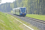 Die Usedomer Bäderbahn an der deutsch-polnischen Grenze zwischen Ahlbeck und Świnoujście (Swinemünde).