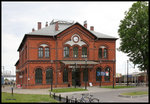 Nur ein Beispiel von vielen: Der historische Bahnhof Kluczbork an der Strecke Poznan - Ostrow Wielkopolski präsentierte sich am 21.5.2016 frisch von Grund auf saniert.