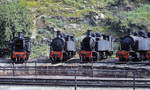 Schmalspurdampflokomotiven in Portugal: Rund um die Drehscheibe in Regua waren am 27.04.1984 mehrere 1'BCn4vt-Loks der Reihe E 201-216 abgestellt, hier von links nach rechts E 206, E 216, E 212, E