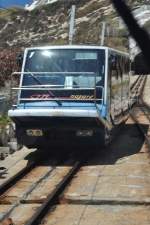 NAZARÉ (Distrikt Leiria), 20.09.2013, Wagen 1 bei der Bergab-Fahrt; seit 1889 überwindet die Bahn auf einer 318 Meter langen Strecke mit einer Steigung von 42 % den zwischen den beiden