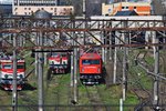 E-Lok 0 47 3003-8 und zwei E-Loks der Baureihe 0 47 7 in Betriebswerk Bukarest am 30.03.2016.