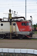E-Lok 41-0896 manövriert am 14.05.2016 in Bahnhof Brasov.