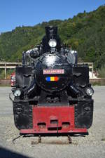 Frontansicht der Dampflok 764484 ausgestellt im Bahnmuseum Viseu de Sus.