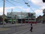 Empfangsgebude des neumodischen Berner Hauptbahnhofs, welcher direkt in der City von Bern liegt. (22.03.04)