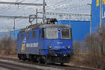 Re 430 115-6 der WRS fährt am 16.02.2024 solo Richtung Station Itingen.