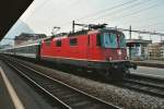 Ein Schnellzug, der gerade von Luzern kommt, steht in Arth-Goldau bereit fr die abfahrt.