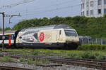 Re 460 019-3  175 Jahre Schweizer Eisenbahn  durchfährt am 26.04.2024 den Bahnhof Pratteln.