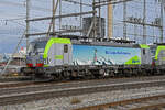 Siemens Vectron 475 406-5 steht am 08.02.2024 auf einem Abstellgleis beim Bahnhof Pratteln.