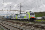 Doppeltraktion, mit den BLS Loks 486 508-5 und 485 018-6 durchfährt am 18.03.2024 den Bahnhof Pratteln.
