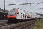 IC 2000 Steuerwagen Bt 50 85 26-94 913-8 durchfährt am 11.03.2024 den Bahnhof Gelterkinden.